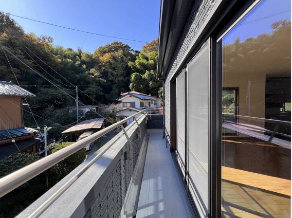 南西に広がるL字型バルコニーは家族みんなのお洗濯物ものびのび干せそう