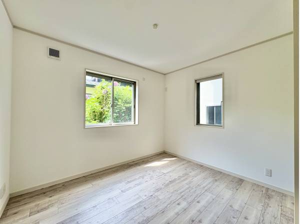 2面採光があることにより、十分な陽光がお部屋の全体に届きます