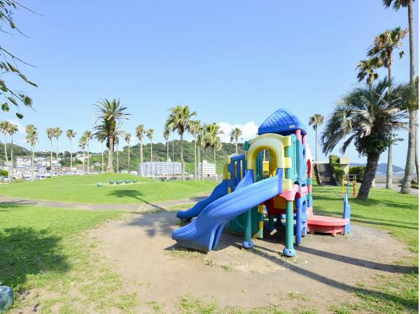 小坪海浜公園まで徒歩11分（約850m）
