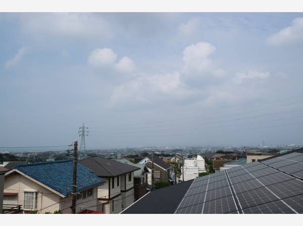 江の島が遠望できます。