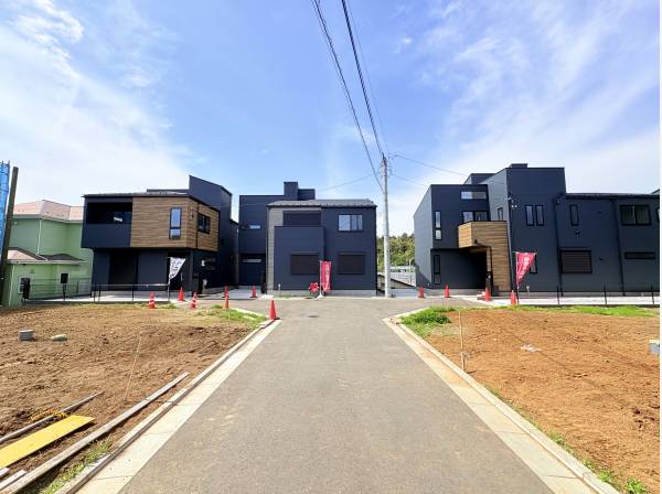 開発された道路で広々としてます！