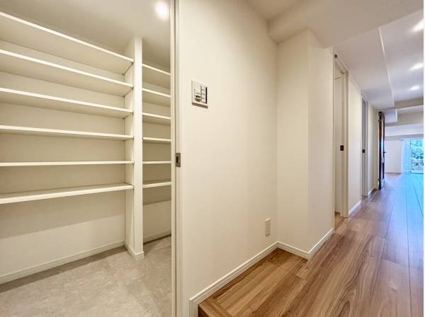 SIC付きの広々とした玄関スペース