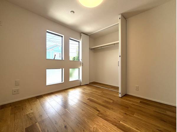 洋室は全部で3部屋ございます