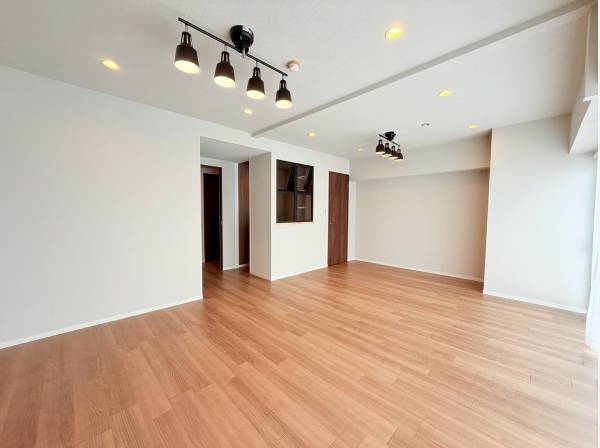 こちらの居室は約14.6帖、WICやカウンタースペース完備！