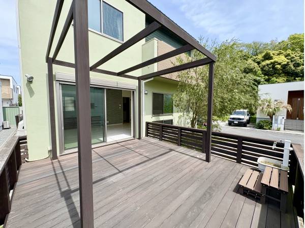 LDKと繋がるウッドデッキスペース！