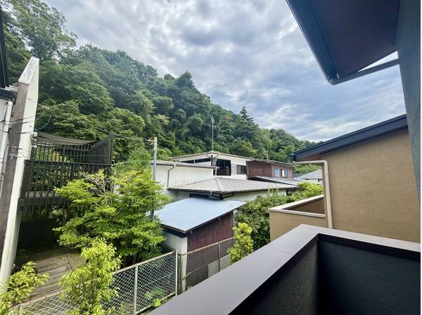 緑に溶け込むような眺望