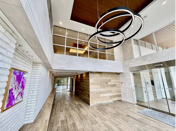 エントランスもおしゃれな感じ！