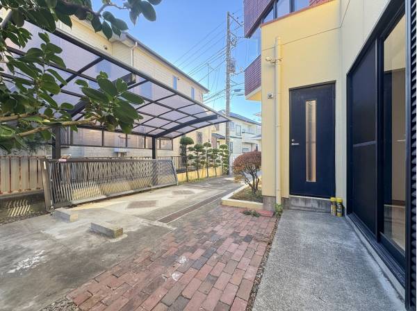 カーポートを完備しています