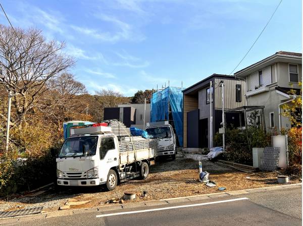 豊かな自然に包まれた陽の光溢れる立地です
