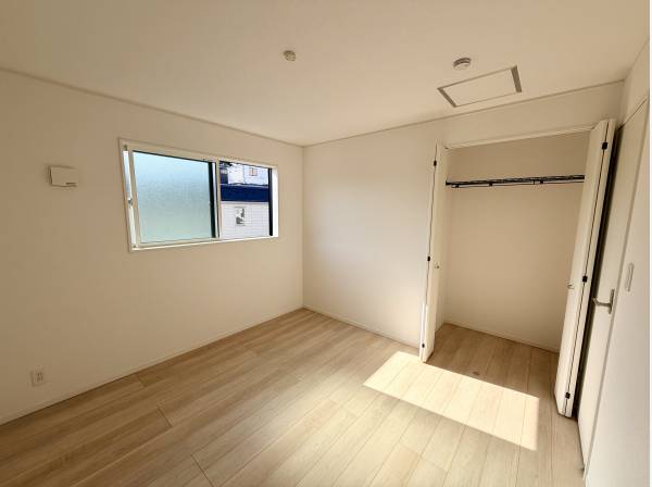 収納にはハンガーラックが付いてます