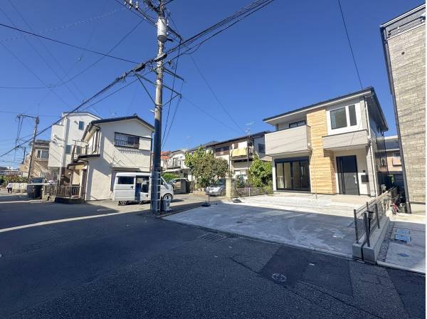 南道路に面したカースペースはガーデニングなどを愉しむのもおすすめです