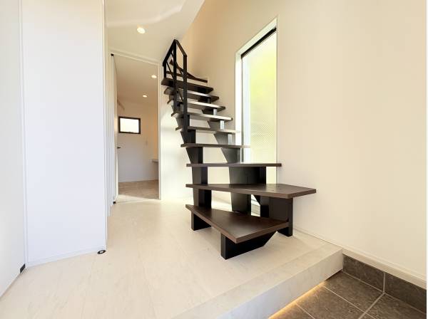 スケルトン階段で空間をより広く