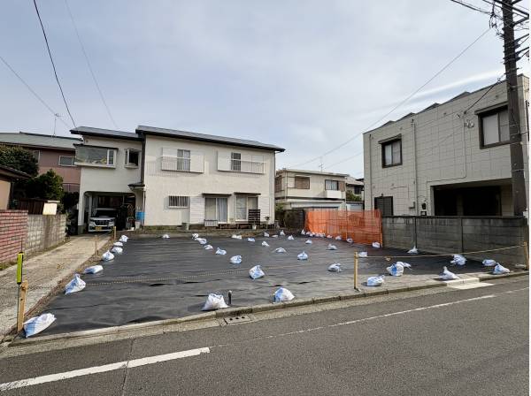 隣地が通路のため、角地のような開放感です。