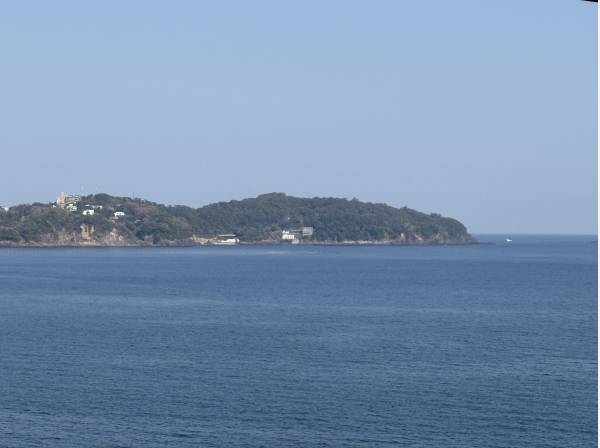 海の先に真鶴半島を望む。湯河原花火大会も愉しめます