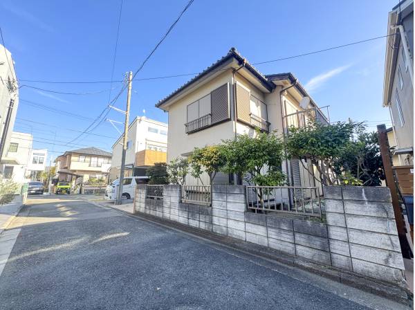 前面道路は袋小路になってるため静かで穏やかに過ごせそう