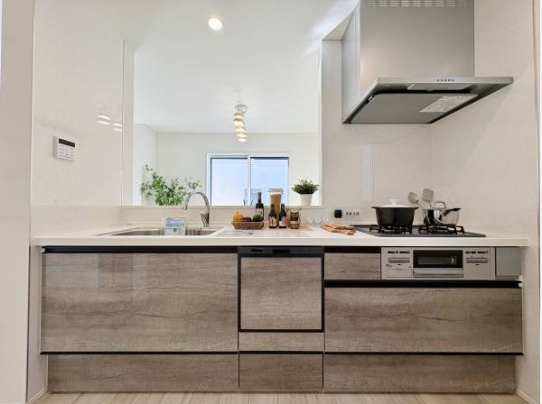 対面式システムキッチン食洗機付き