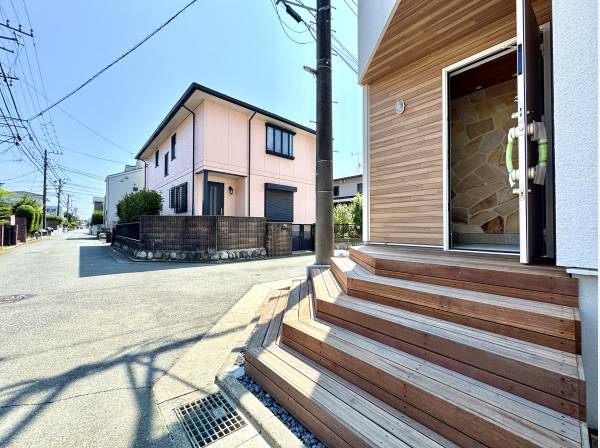 階段ポーチが素敵です