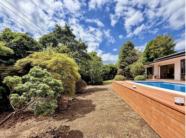 まだまだ敷地にゆとりがございますので手を加えながら優雅な住まいに仕立ててください
