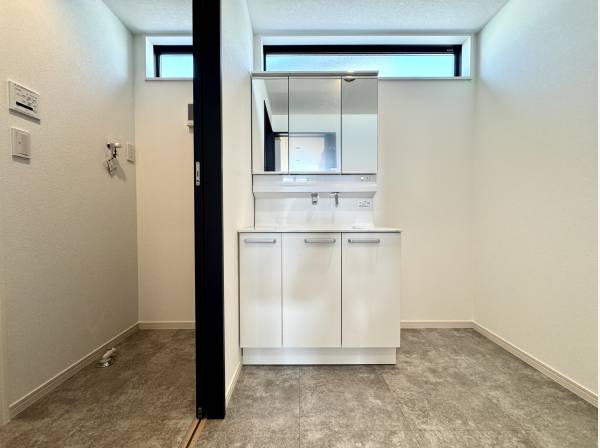 サニタリーとランドリーを分けております