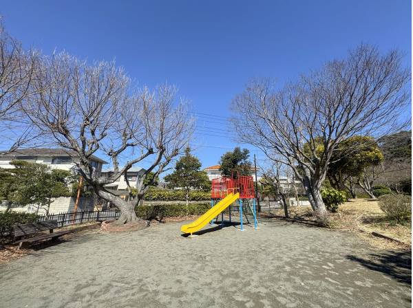 ハイランドつつじヶ丘公園まで徒歩11分（約850m）