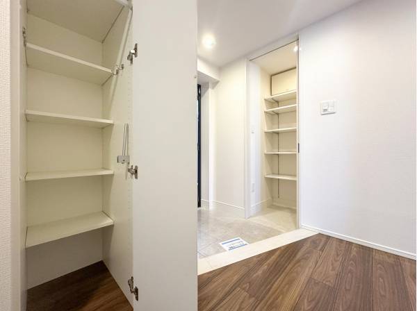 各所に豊富な収納を備えた使い勝手の良い間取り