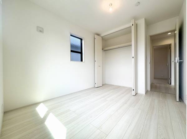 シンプルな居室はインテリアが映えそうですね