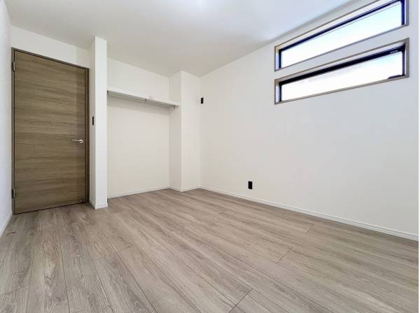 居室は全て二面採光で心地よい風が通り抜けます