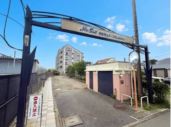 リゾート感漂うエントランスゲートがお出迎えします