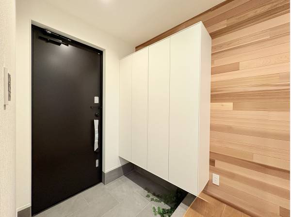 広めの玄関収納