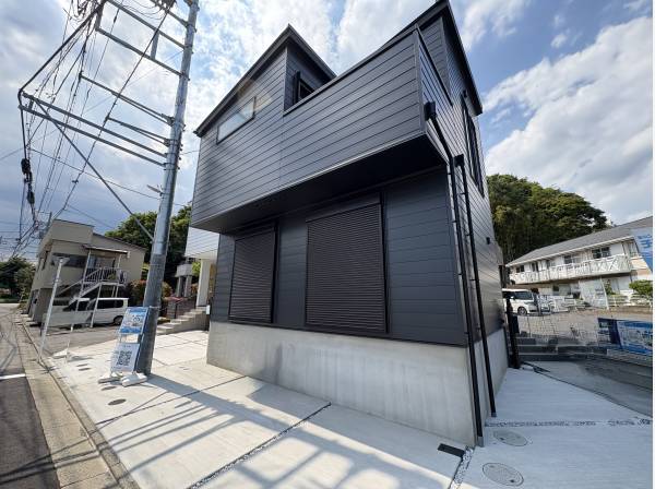 駐車スペース。大きな車も駐車できます。