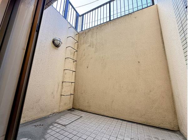 地下のドライエリアには、マリンスポーツ用品など、色々と保管が出来そうです。