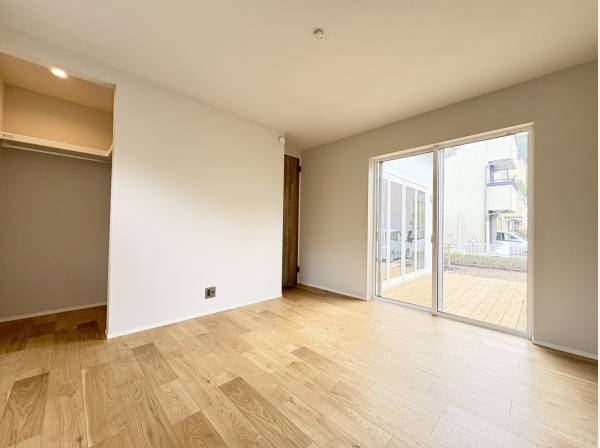 居室は3部屋、サービスルームは1部屋ございます