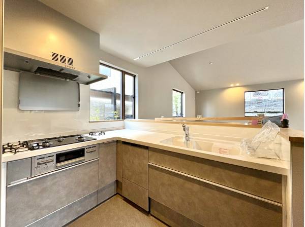 作業のしやすいL型キッチンは対面式