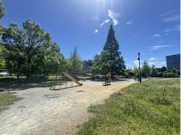 川名森久公園まで徒歩4分（約250m）