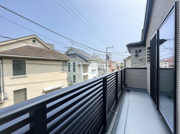 ２つのお部屋から行き来出来るバルコニー