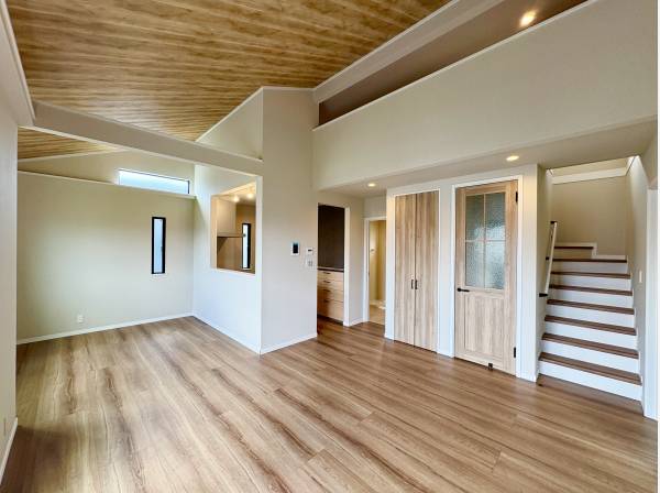 勾配天井LDKスペースは約18帖となります！