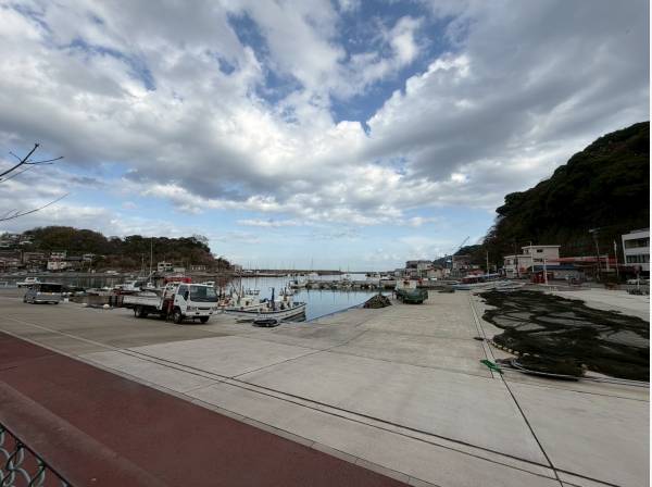 隣には釣り好きにはたまらない真鶴港！！