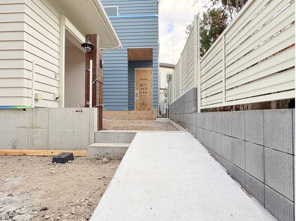 バイクを乗り入れるためのスロープ