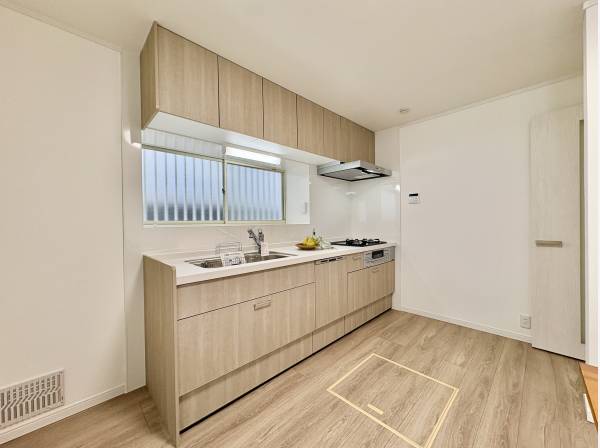 側面キッチンで空間を有効利用