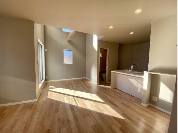 17.2帖のLDKクロスの色合いが落ち着きのある空間に仕上げています