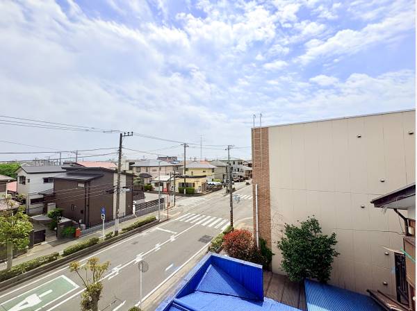 周辺は第一種住居地域 　見晴らしが良く開放的な景色が広がります