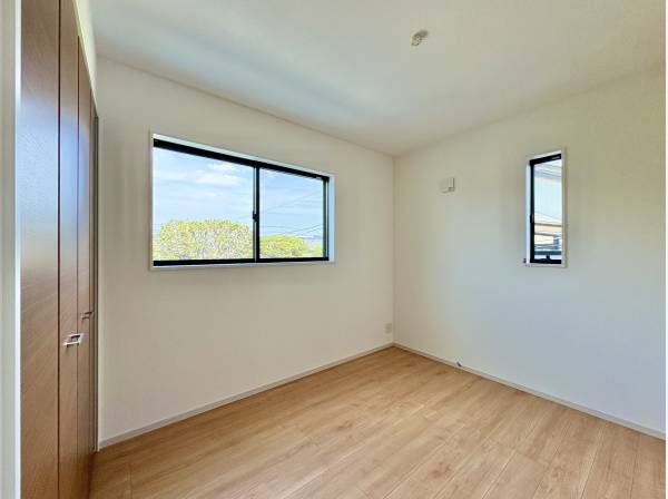 各居室にはクローゼットを完備しております。