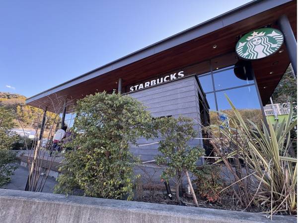 スターバックスコーヒー　葉山店まで徒歩4分（約280ｍ）