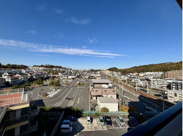 北側のバルコニーからの眺望の抜けた景色が広がっております