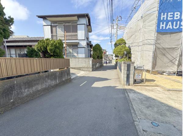 前面道路から北側へ