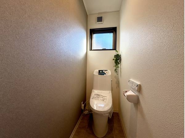 ゆとりのあるトイレです。