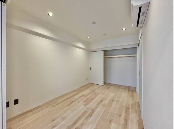 こもれる感のあるちょうど良いサイズの居室です