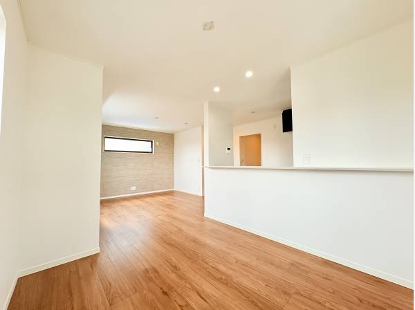 ご家族が集う明るいLDK。省エネ性能に優れたみらいエコ住宅です