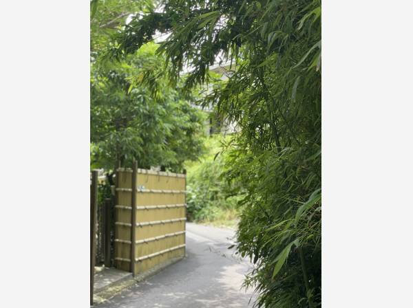 趣きのある現地までの道中（約100ｍ）