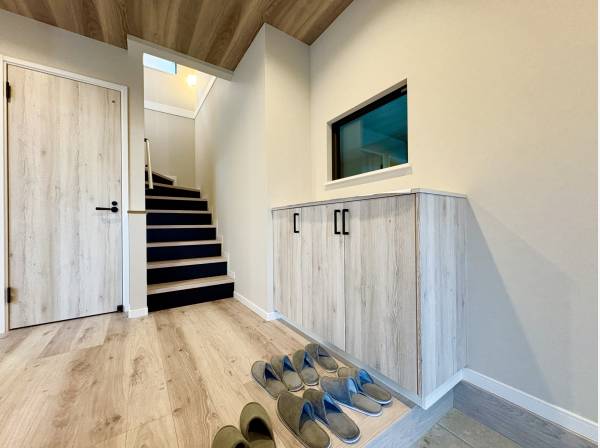 玄関ホールもゆとりある空間！